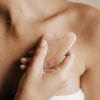 Gua-Sha-masazni-kamen-na-oblicej-z-prirodniho-ruzeninu2